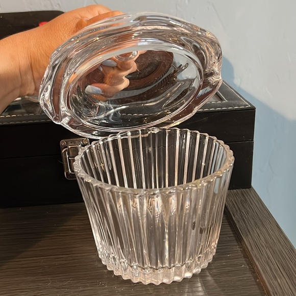 Godinger Cupcake Covered Dish Box - Picture 2 of 4